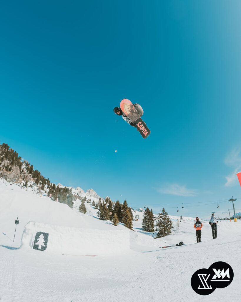 2020_winter_moena_snowboard_jump